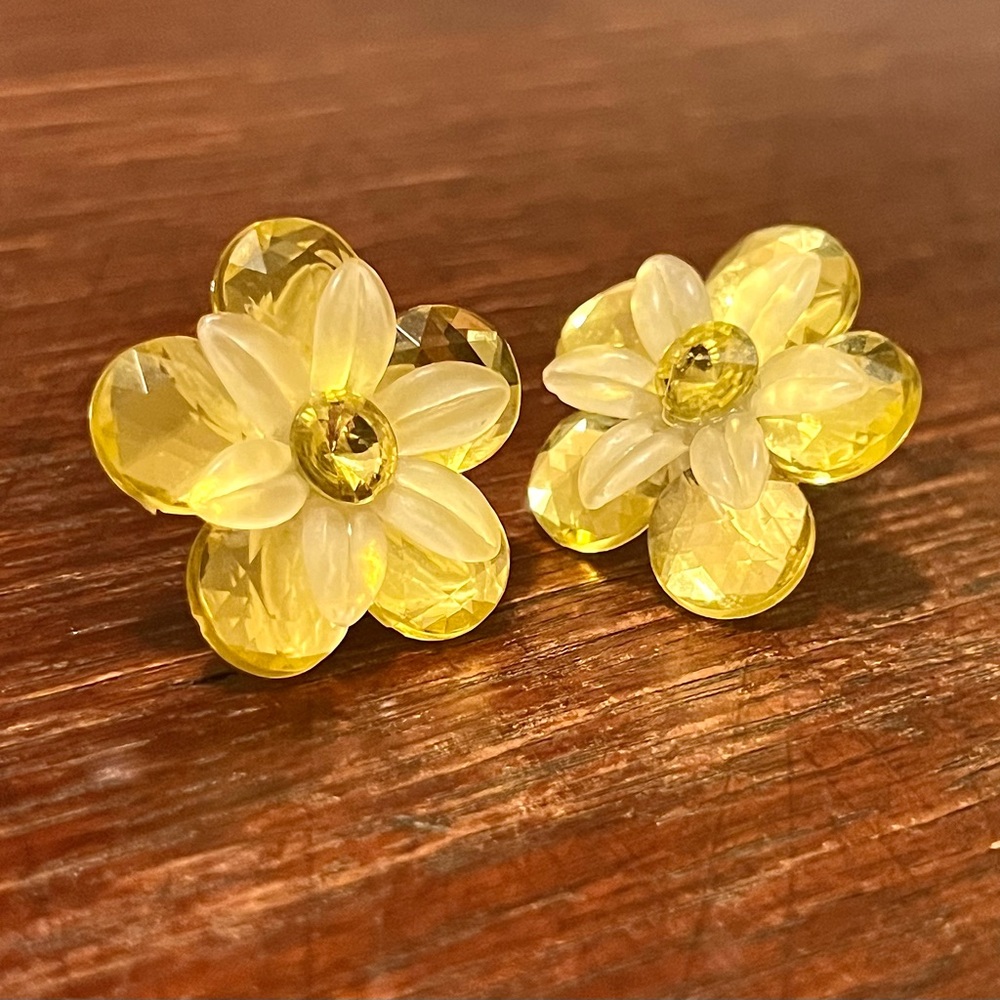 Vintage Art Deco 1960s Cellulose Acetate Yellow Flower Post Earrings 1.25”W